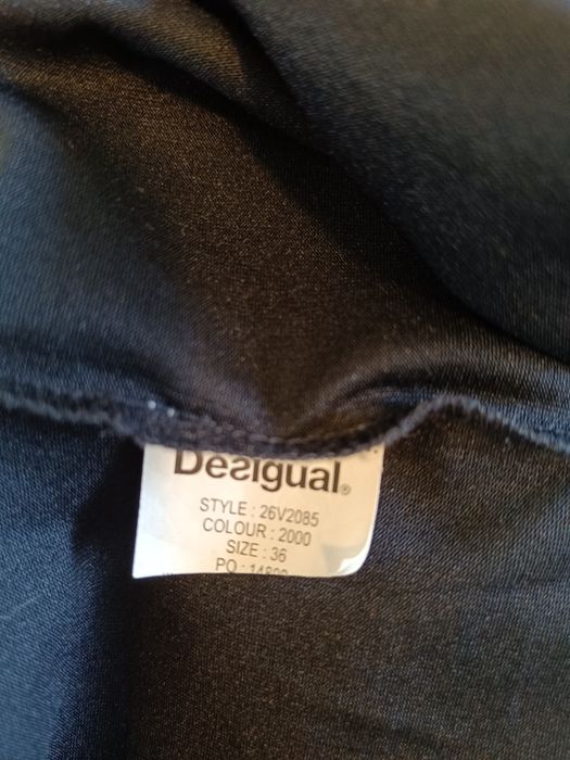 Rochie Desigual neagră -model deosebit cu volane și paiete