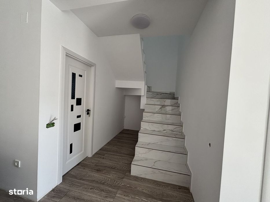 De vânzare casă P+1E tip duplex