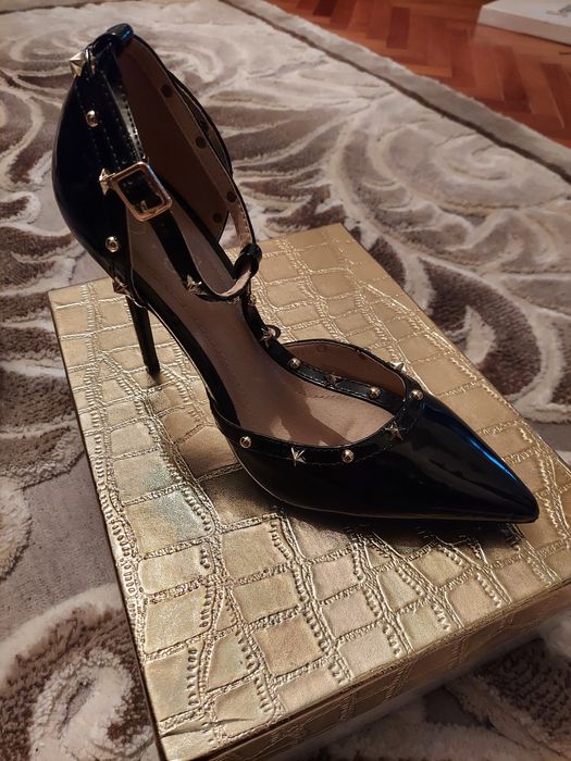 Vând sandale și pantofi