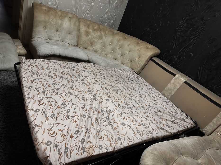 Диван угловой раскладной . Транформер .