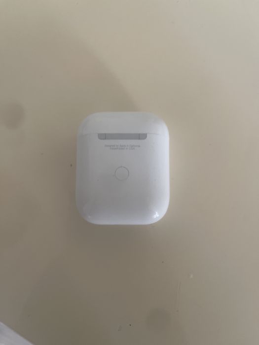 AirPods оригинал продаю за пять тыщ