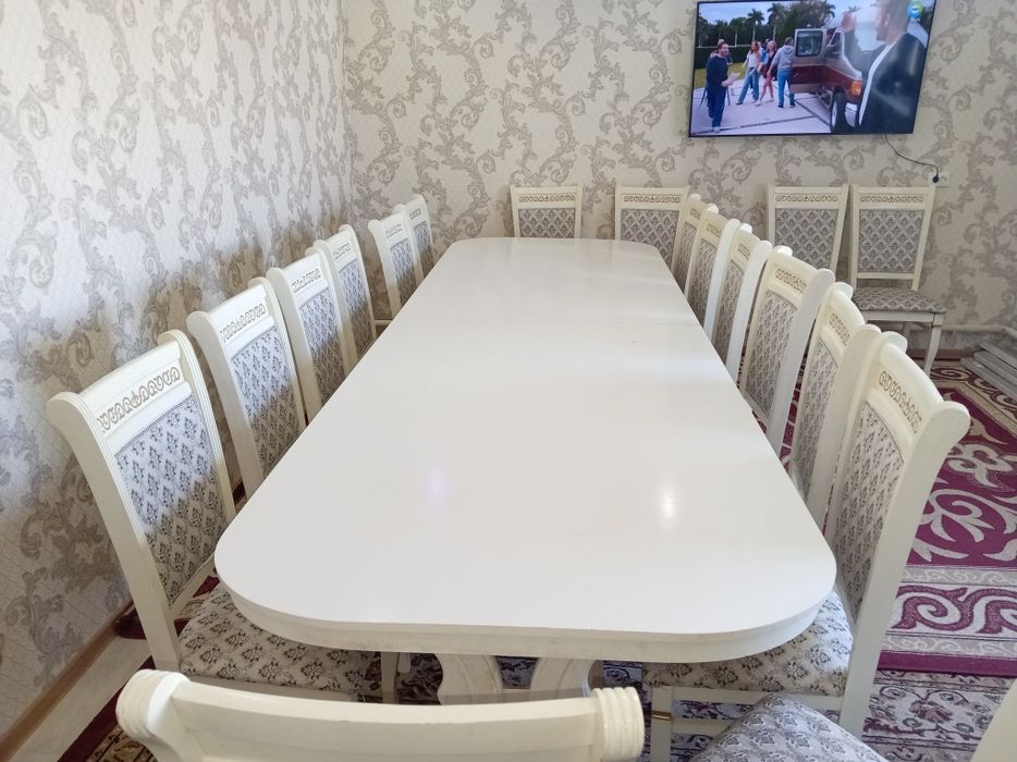 Конак стол сатылады 18 стульясымен
