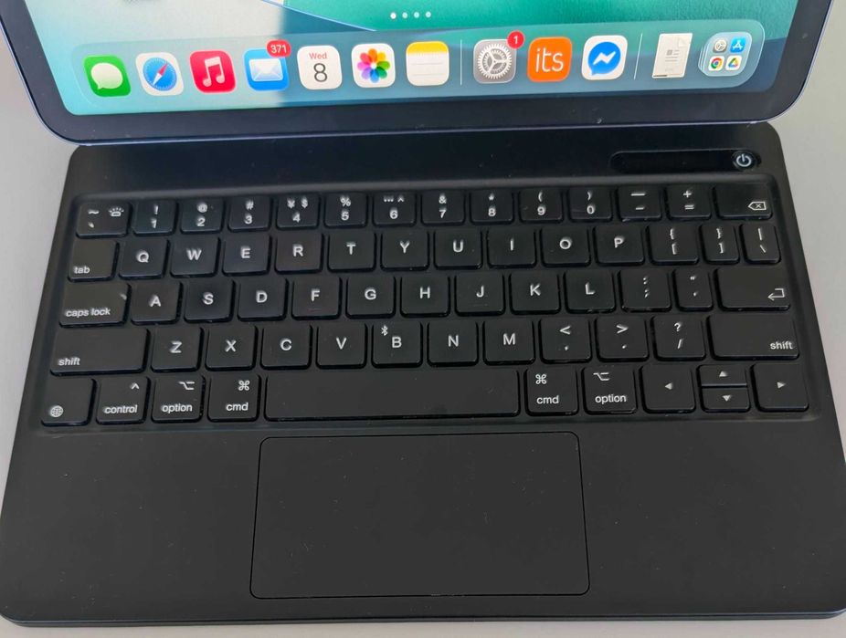 iPad Air 5th Generation M1 Chip (256gb + WiFi + SIM)