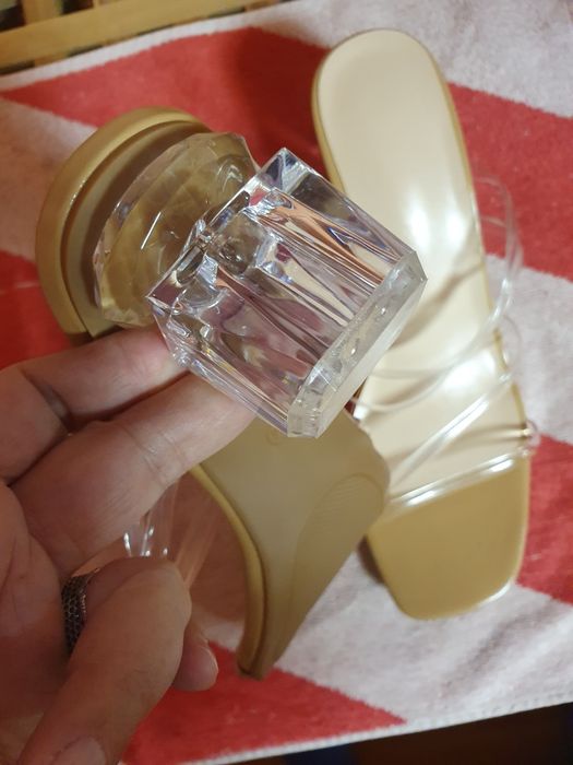 Papuci eleganți pentru femei, nou-nouți, numar mare