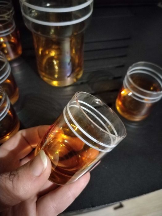 Стъклена графа за ракия с шест чашки