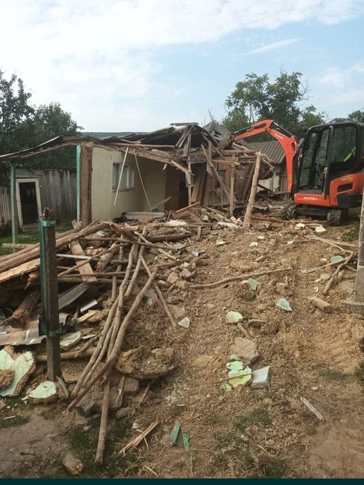 Miniexcavator de inchiriat