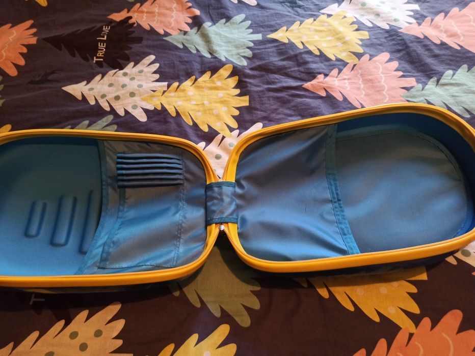 Продам детский чемодан - рюкзак.