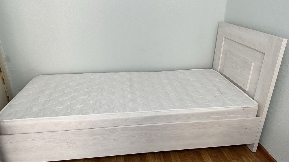 Продаю кровать полуторку