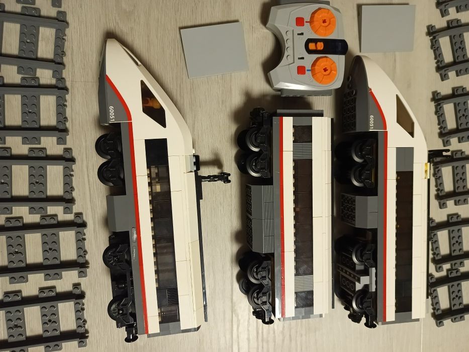 LEGO City 60051 - Tren de viteza pasageri + LEGO® City - Sine 60205,