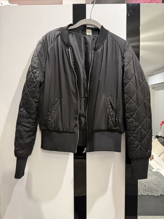 Черно яке-бомбър