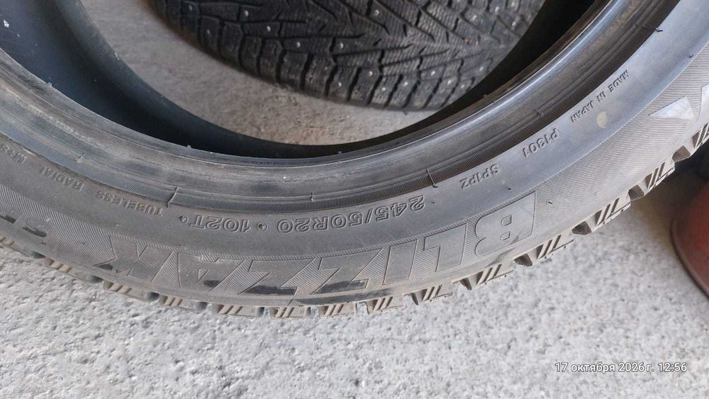 Шины зимние,шипованные,Bridgestone Blizzak