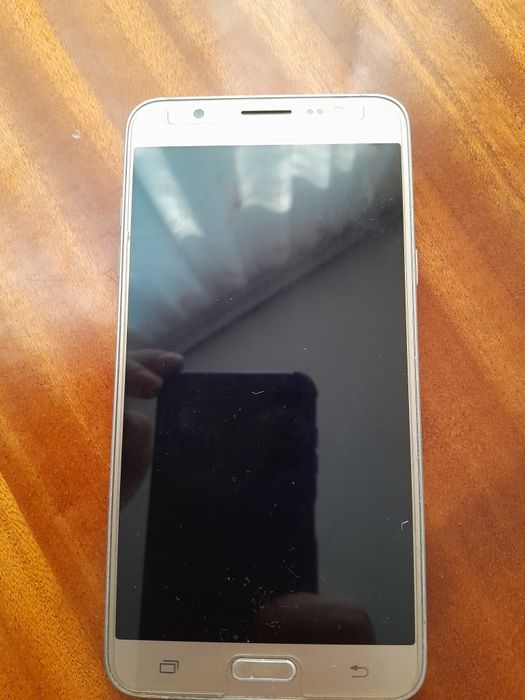 Телефон Samsung j7