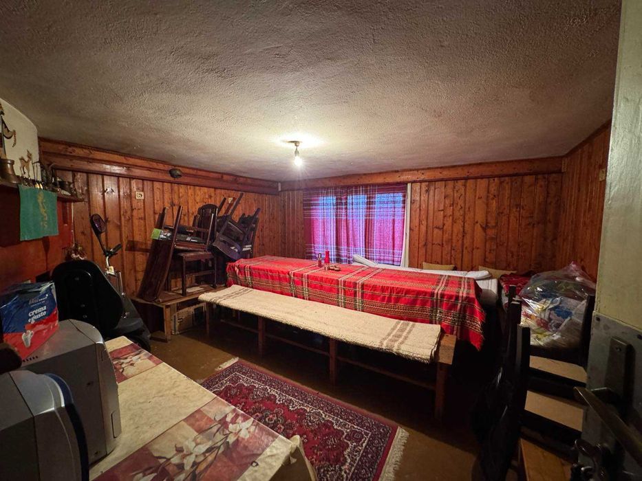 два самостоятелни етажа с гараж и двор