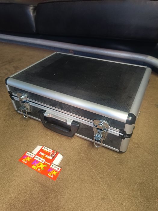 Комплект фото апарат в куфар НОВО!