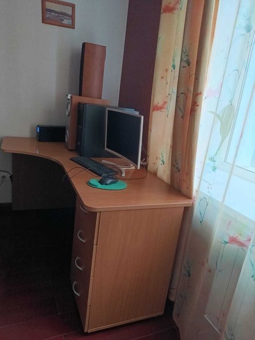 Продам компьютерный стол