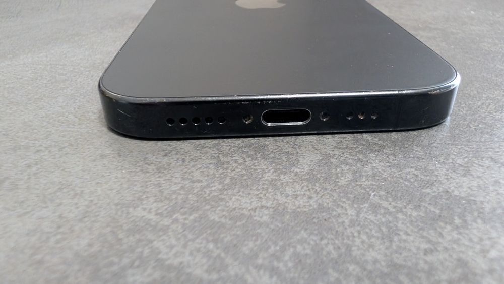 iPhone 16 pro placa defectă
