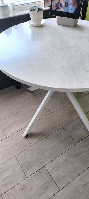 Кухонный стол, круглый