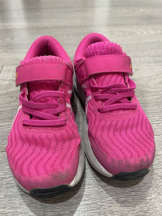 Кроссовки на девочку