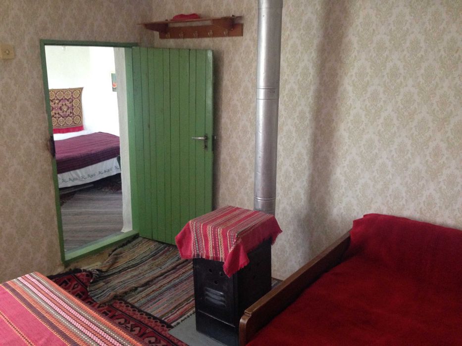 Къща с двор 1800 кв.м. в село Александрия област Добрич