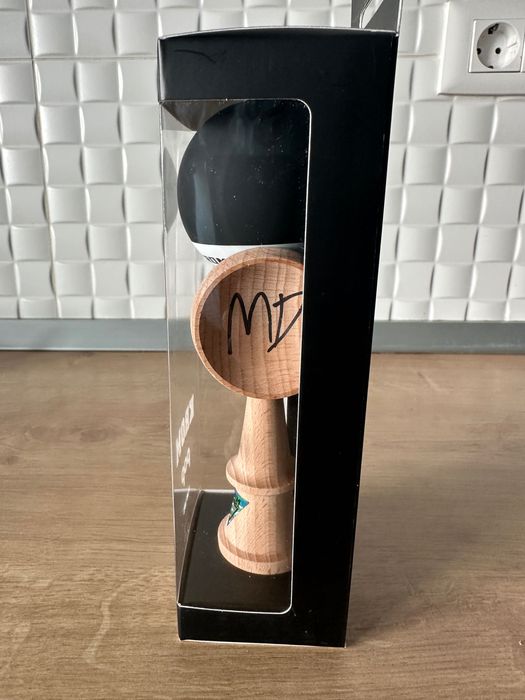 Kendama krom pop rubber semnata Miguel Erratic Squirrel noua