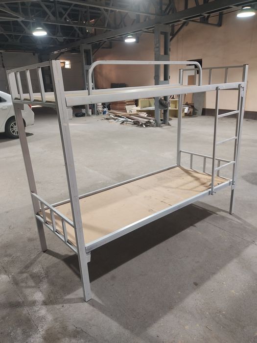 Детская двух этажный железная кровать в отличном состоянии