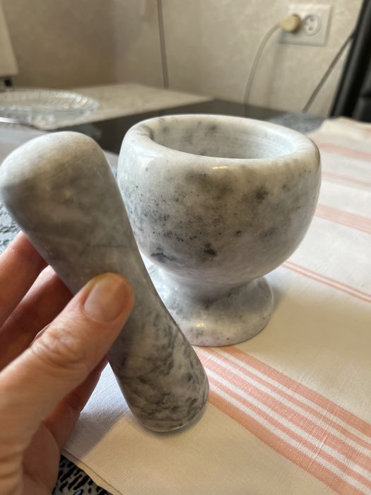 Мраморная ступка с пестиком
