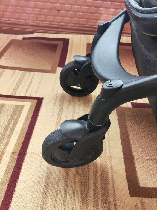 Коляска трансформер Chicco Urban в хорошем состояние продаётся