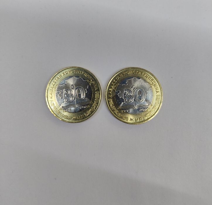 Продам монеты. 100 тенге юбилейные