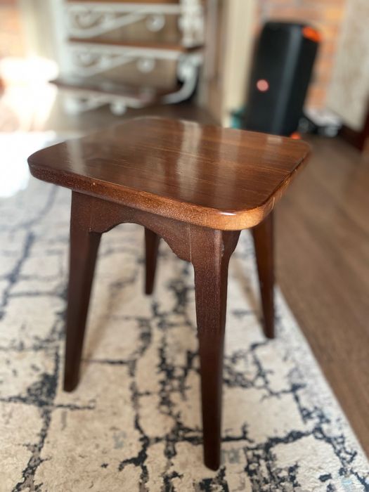 Табуретка деревянная