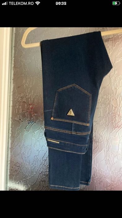 Pantaloni damă Guess!