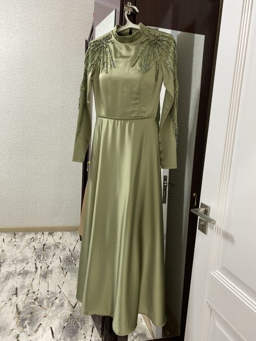 Вечерное платье в отличном состоянии, размер 38