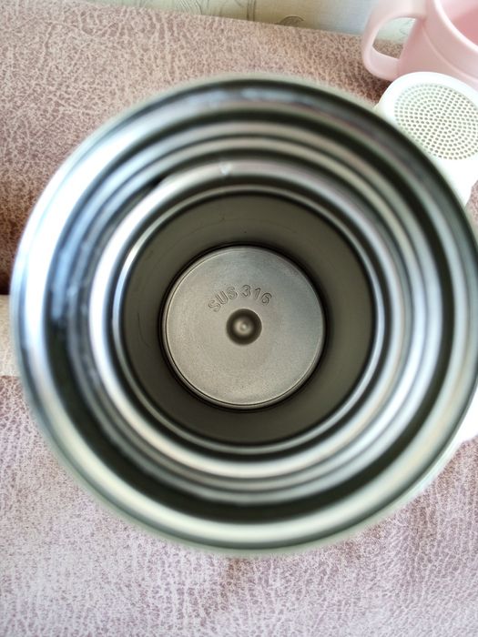 Продам новый термос.