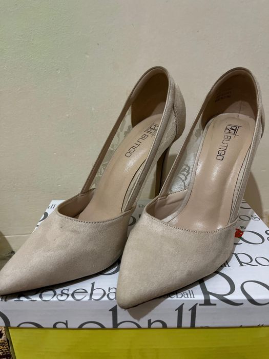 Продаются туфли бежево-розового цвета