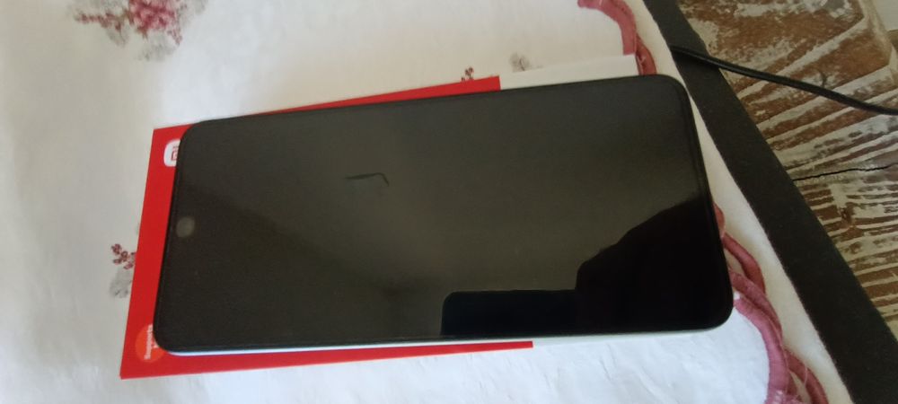 Мобилен смартфон Redmi  13  нов