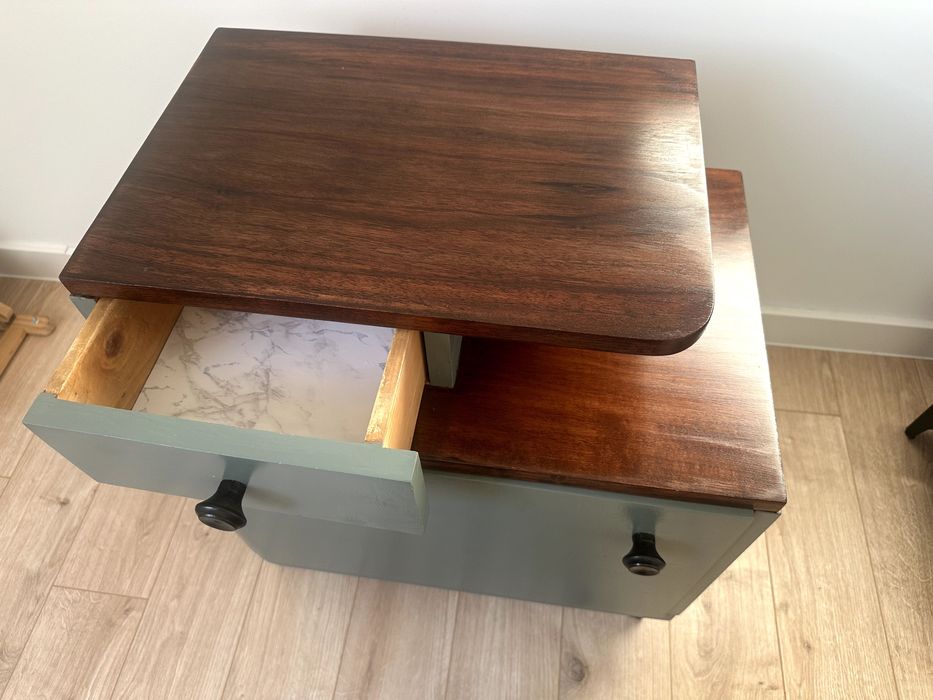 Реставрирани нощни шкафчета