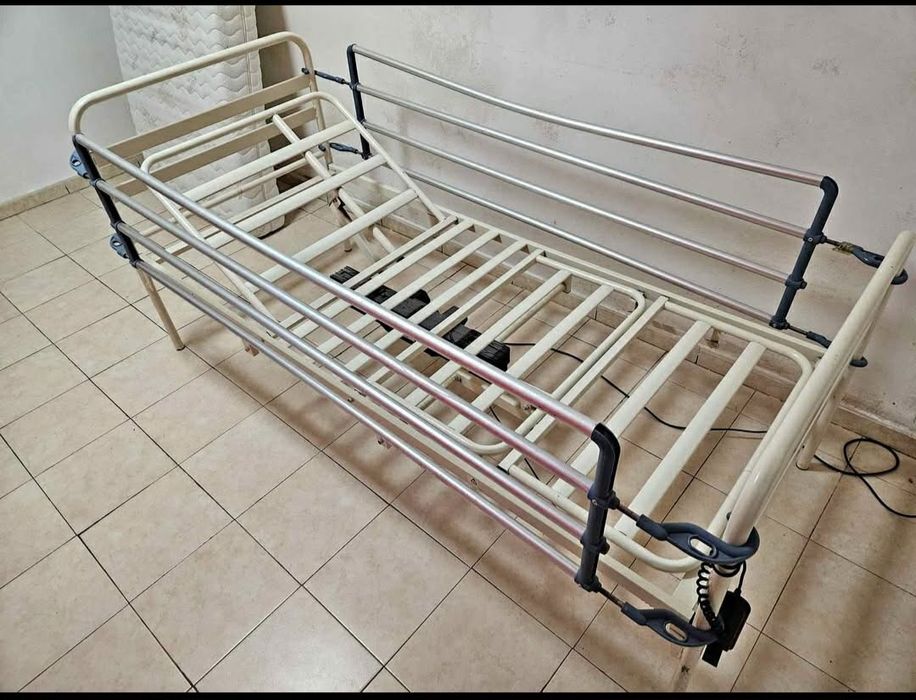 Vând pat pentru persoane  cu dizabilități