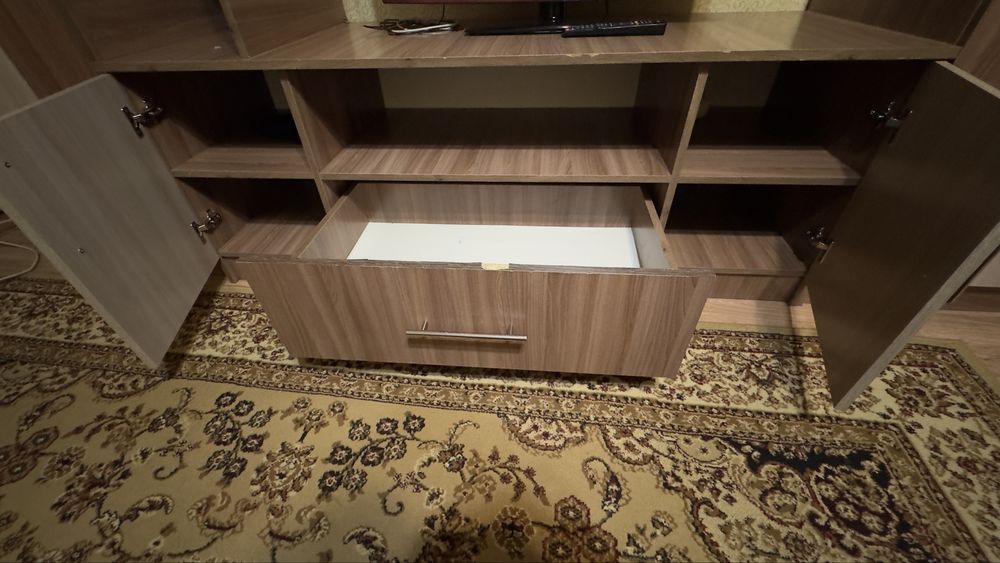 Продам шкаф с ТВ зоной
