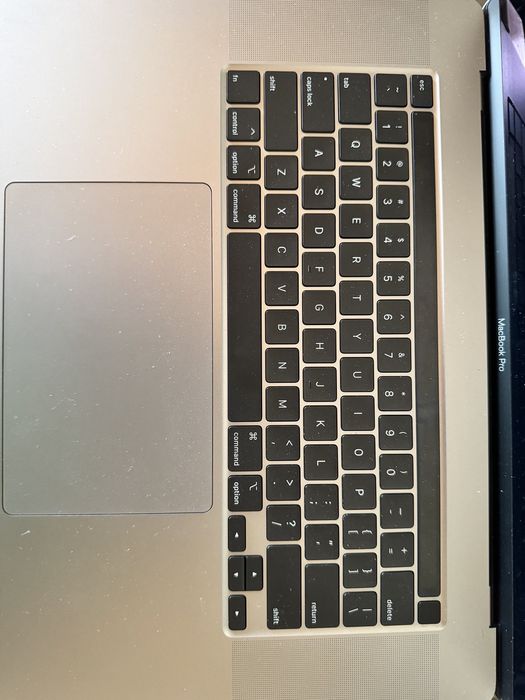 Apple MacBook Pro 16" 2019 i9 16Gb 1Tb - за ремонт