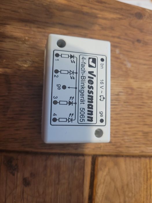 Blinker cvadruplu pentru semnal de trecere calea ferata