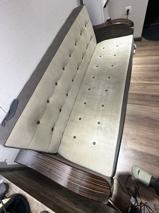 Divan sotiladi, holati yaxshi