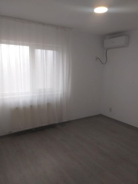 Proprietar vând garsonieră 24 mp cu loc de parcare