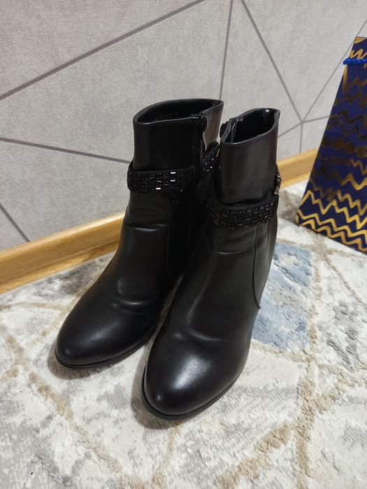 Продам женскую обувь