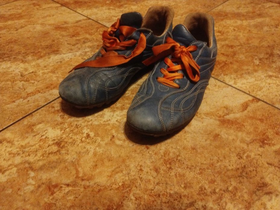 Pantofi de fotbal
