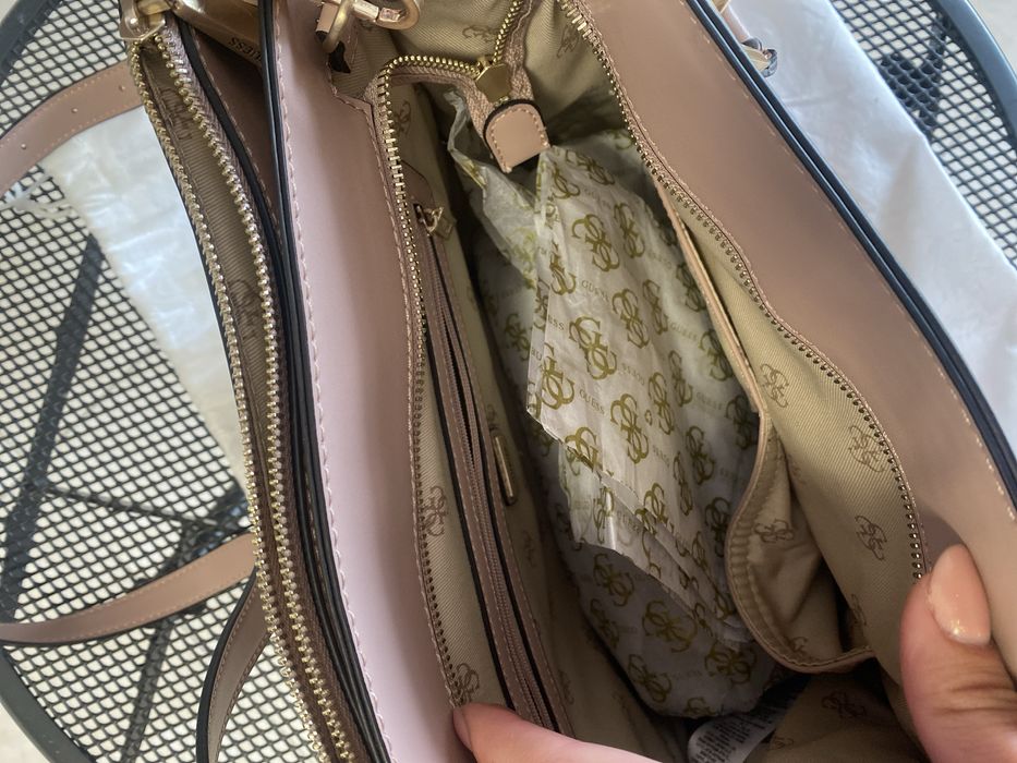 Чанта Guess нова