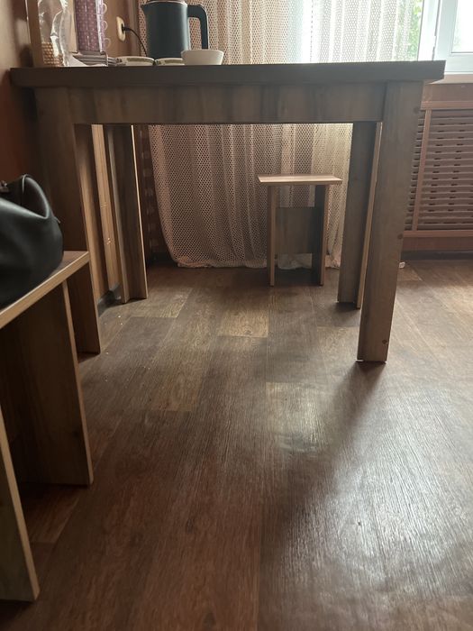 Стол со стульями