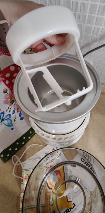 Продам мороженицу Girmi GL14