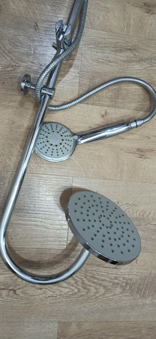 Душевой смеситель в хорошем состоянии