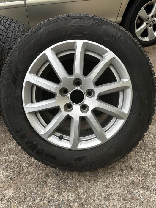 Продаю комплект шин с дисками для Audi A4.