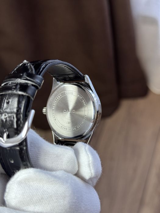 Продам стильные часы Casio quartz