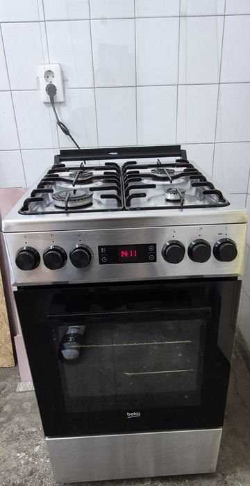 Argaz BEKO inox, 4 arzatoare, gaz+electric